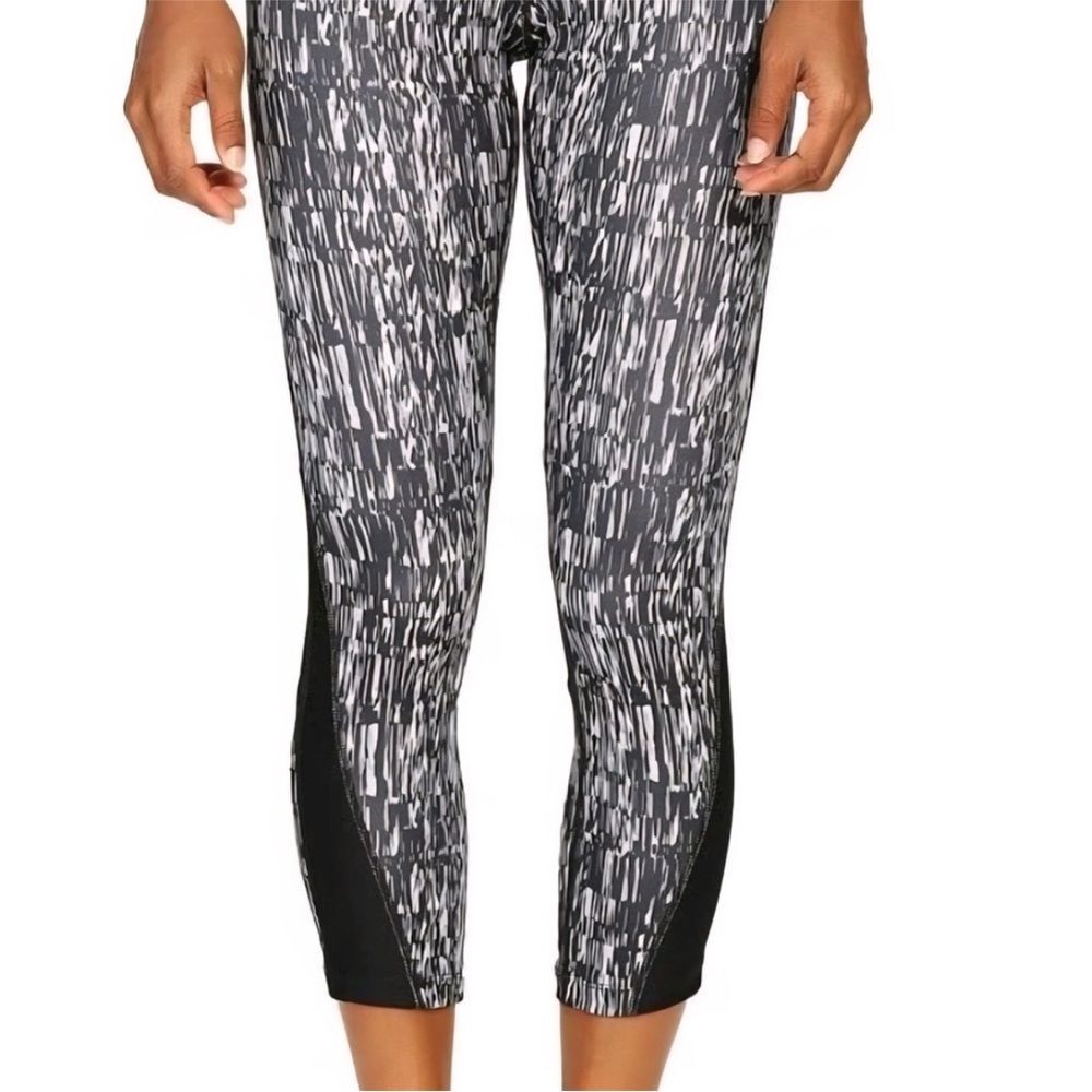 Nike Black and White Dri-FIT Leggings - Picture 2 of 8